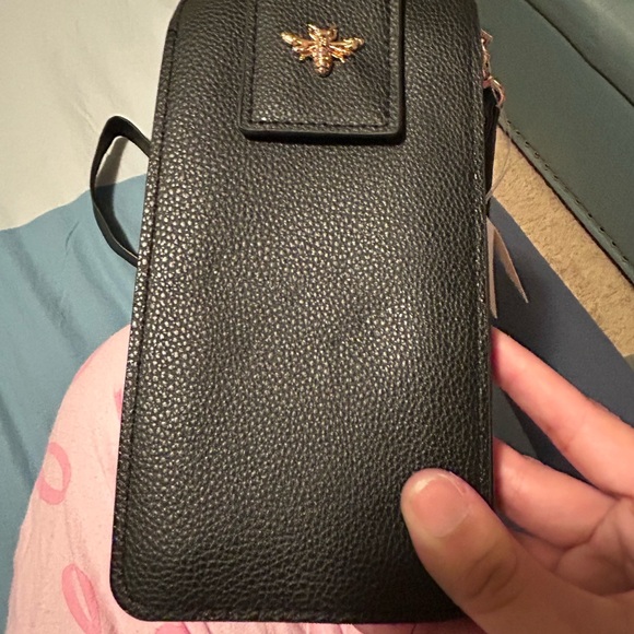 FREE IN BUNDLE! NWT Vegan Leather Bee Vertical Clutch - Picture 5 of 6